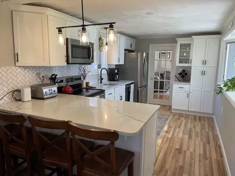 12 Mark Rd, Beverly, MA 01915 photo 2