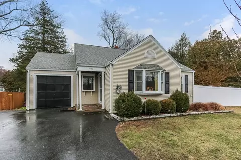 829 River Rd, Agawam, MA 01001