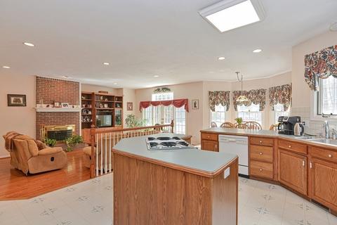55 Spruce Ln, Canton, MA 02021 photo 11