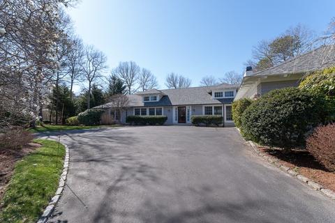 8 Teal Cir, Mashpee, MA 02649