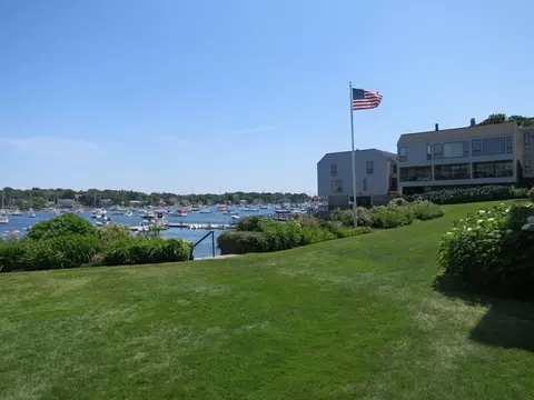 58 Brackett Pl #A, Marblehead, MA 01945