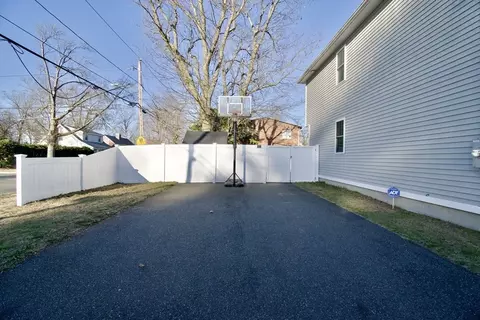 145 Samuel St, Springfield, MA 01109 photo 5
