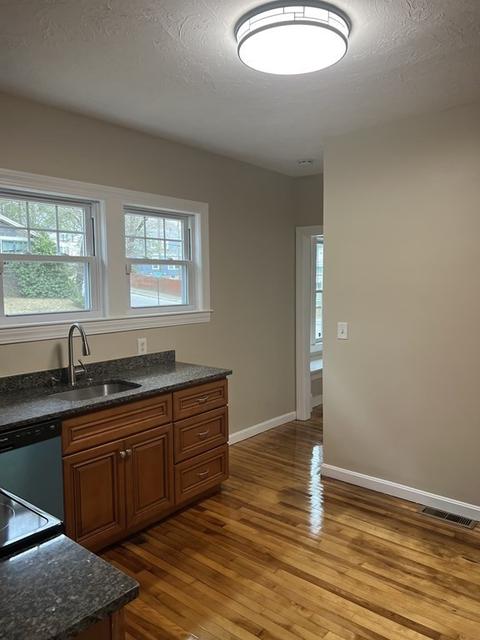 16 Grenada St, Worcester, MA 01602 photo 9