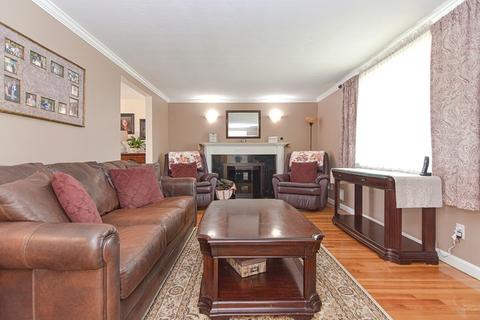 3 Conrad Ter, Saugus, MA 01906 photo 2