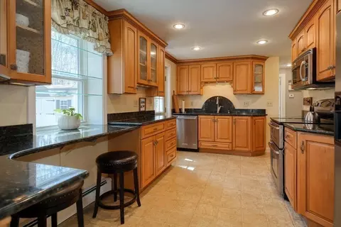 207 Mill St, Lancaster, MA 01523 photo 2