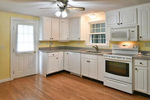 19 Macarthur Rd, Beverly, MA 01915 photo 3
