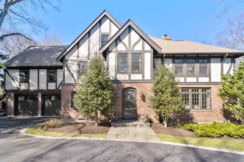 11 Rockridge Rd, Wellesley, MA 02481 photo 2