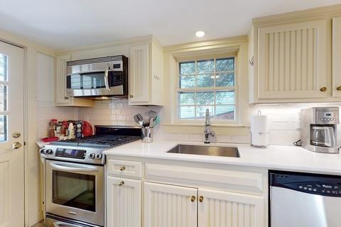 13 Waldron Ct, Marblehead, MA 01945 photo 10