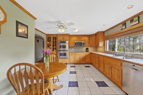 24 Plain St E, Berkley, MA 02779 photo 24
