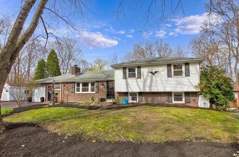 25 South St, Reading, MA 01867