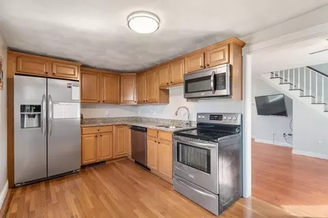 83 Cedar St, Wakefield, MA 01880 photo 3