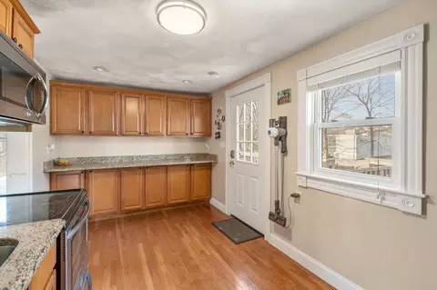 83 Cedar St, Wakefield, MA 01880 photo 6