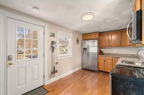 83 Cedar St, Wakefield, MA 01880 photo 4