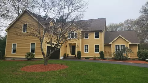 7 Balsam Dr, Bedford, MA 01730