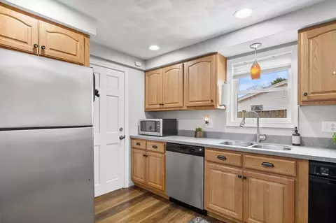 53 N Belgian, Danvers, MA 01923 photo 10
