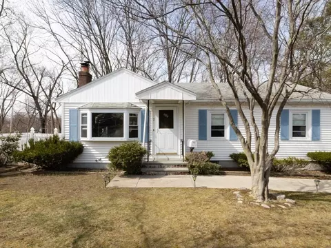 7 Roberts Rd, Canton, MA 02021 photo 1