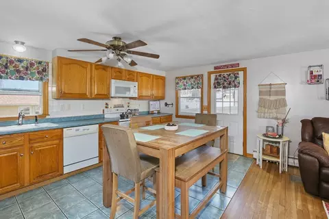 76 Gates Ln, Worcester, MA 01603 photo 9