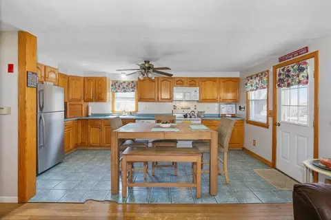 76 Gates Ln, Worcester, MA 01603 photo 6