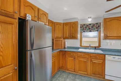 76 Gates Ln, Worcester, MA 01603 photo 15