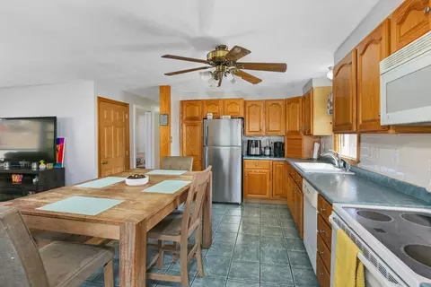 76 Gates Ln, Worcester, MA 01603 photo 11