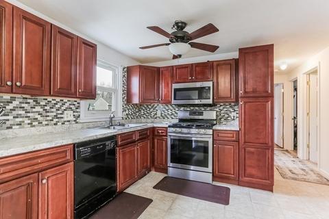 42 Wellfleet Dr, Springfield, MA 01129 photo 9