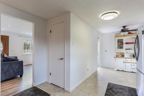 42 Wellfleet Dr, Springfield, MA 01129 photo 7