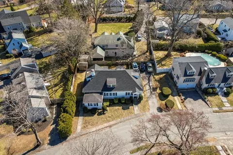 17 Oceanside Dr, Beverly, MA 01915 photo 4