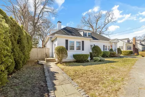 17 Oceanside Dr, Beverly, MA 01915 photo 2
