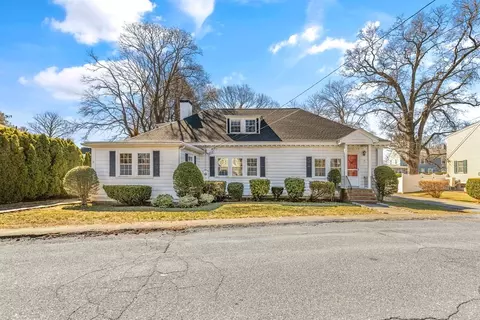 17 Oceanside Dr, Beverly, MA 01915 photo 1