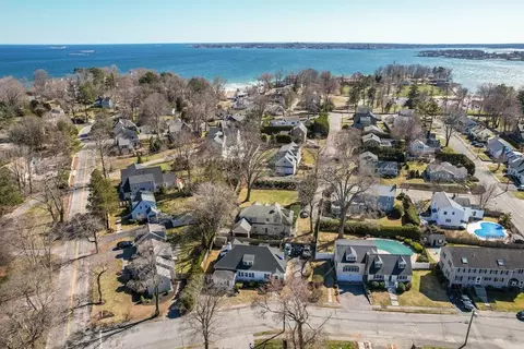 17 Oceanside Dr, Beverly, MA 01915 photo 5