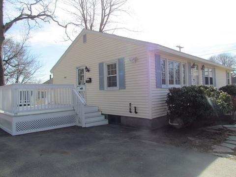 5 Benoit St, Fitchburg, MA 01420