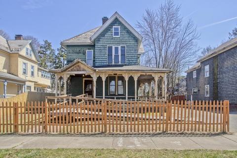 136 Pearl St, Holyoke, MA 01040