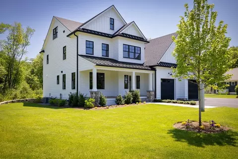 5 Isabella Ln, Bedford, MA 01730