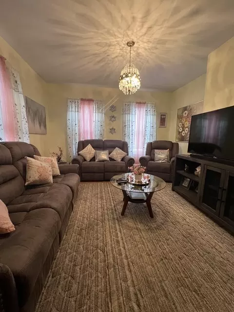 27 Andrew St, Springfield, MA 01109 photo 7