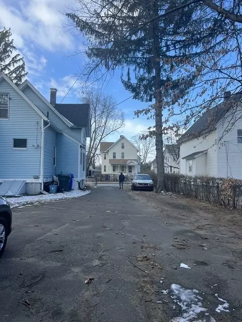 27 Andrew St, Springfield, MA 01109 photo 5