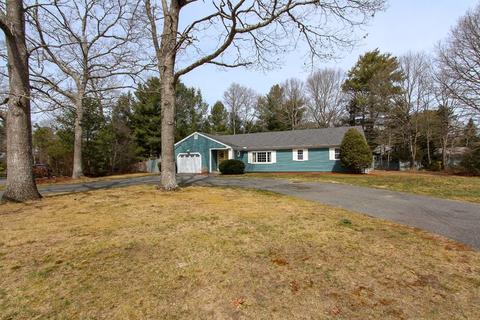 47 Foxglove Rd, Barnstable, MA 02632