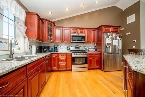 311 Ludlow St, Fall River, MA 02721 photo 4