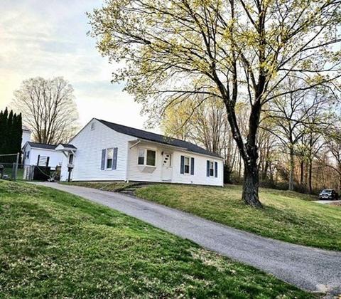25 Budd Dr, Dudley, MA 01571 photo 3