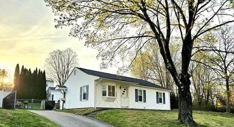25 Budd Dr, Dudley, MA 01571 photo 1