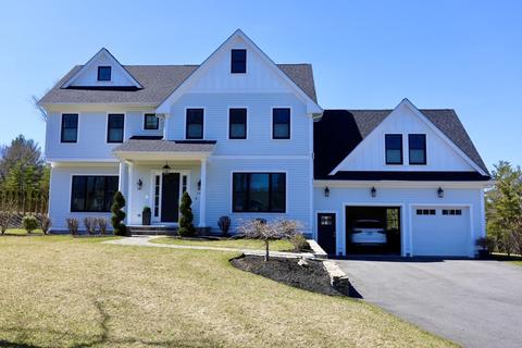 162 Schoolmasters Ln, Dedham, MA 02026