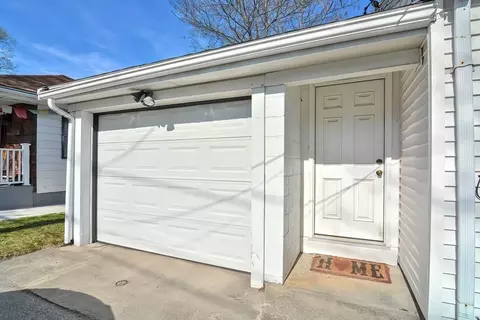 39 Longmeadow Ave, Worcester, MA 01606 photo 2