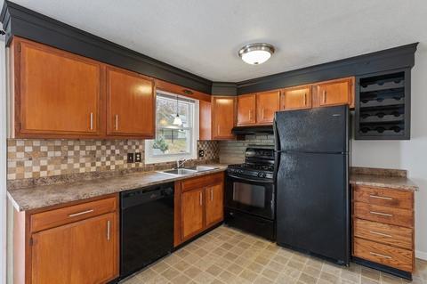151 Garnet St, Springfield, MA 01129 photo 8