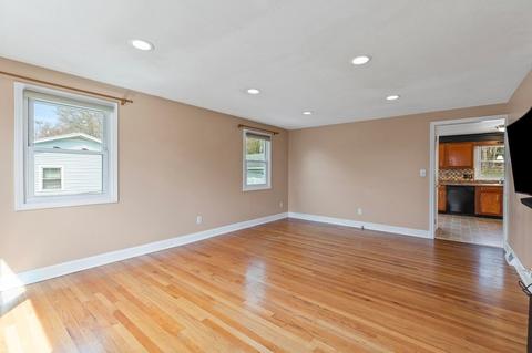 151 Garnet St, Springfield, MA 01129 photo 3