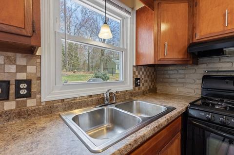 151 Garnet St, Springfield, MA 01129 photo 10