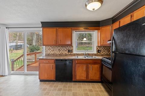 151 Garnet St, Springfield, MA 01129 photo 9