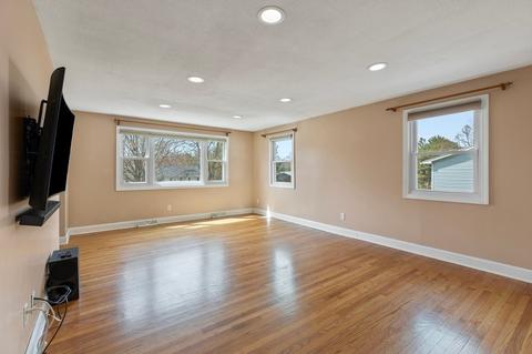 151 Garnet St, Springfield, MA 01129 photo 5
