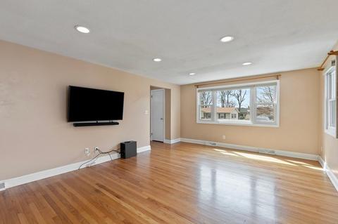 151 Garnet St, Springfield, MA 01129 photo 4