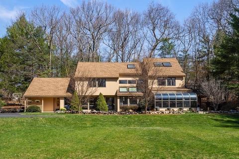 6 Crestwood Rd, North Reading, MA 01864