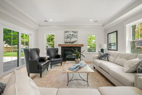 27 Porter Rd, Natick, MA 01760 photo 2