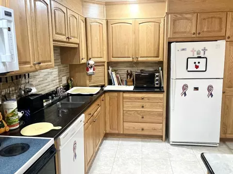 4700 N Main St #2C, Fall River, MA 02720 photo 3
